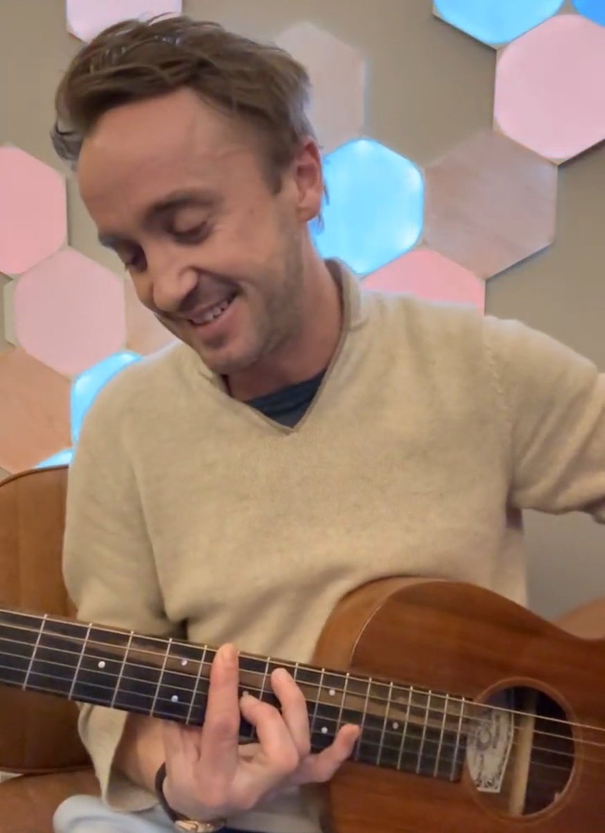 📲 Feltonews.

- Nuevo reels de Tom Felton (@/t22felton) en su cuenta de instagram. 

instagram.com/reel/DFMGKZKir…