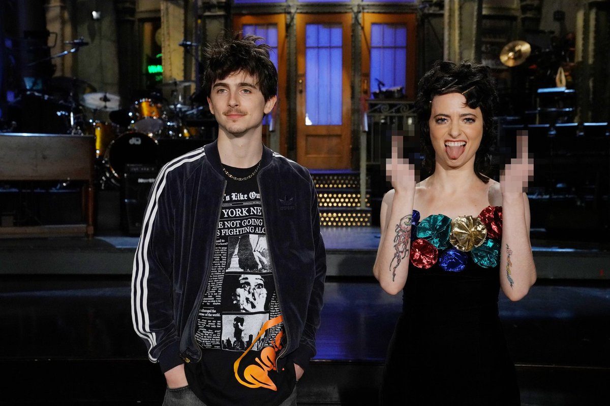 PopCrave's tweet image. Sorry, Queen ❤️