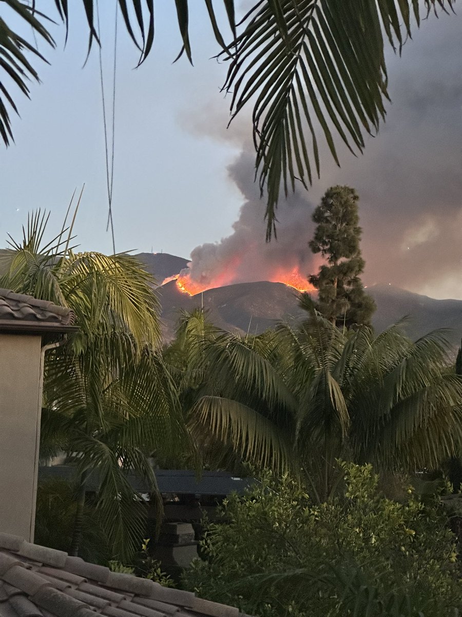 UsaAztGrl's tweet image. #Border2Fire from #eastlake.