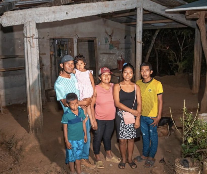 CoCoas_net's tweet photo. Sabes que el panameño 🇵🇦 tiene buen corazón cuando lograron cambiarle la vida a estas personas sin ningún tipo de interés más que el de verlos ser felices. 🥹❤️ https://t.co/iTHmiBk4Y9