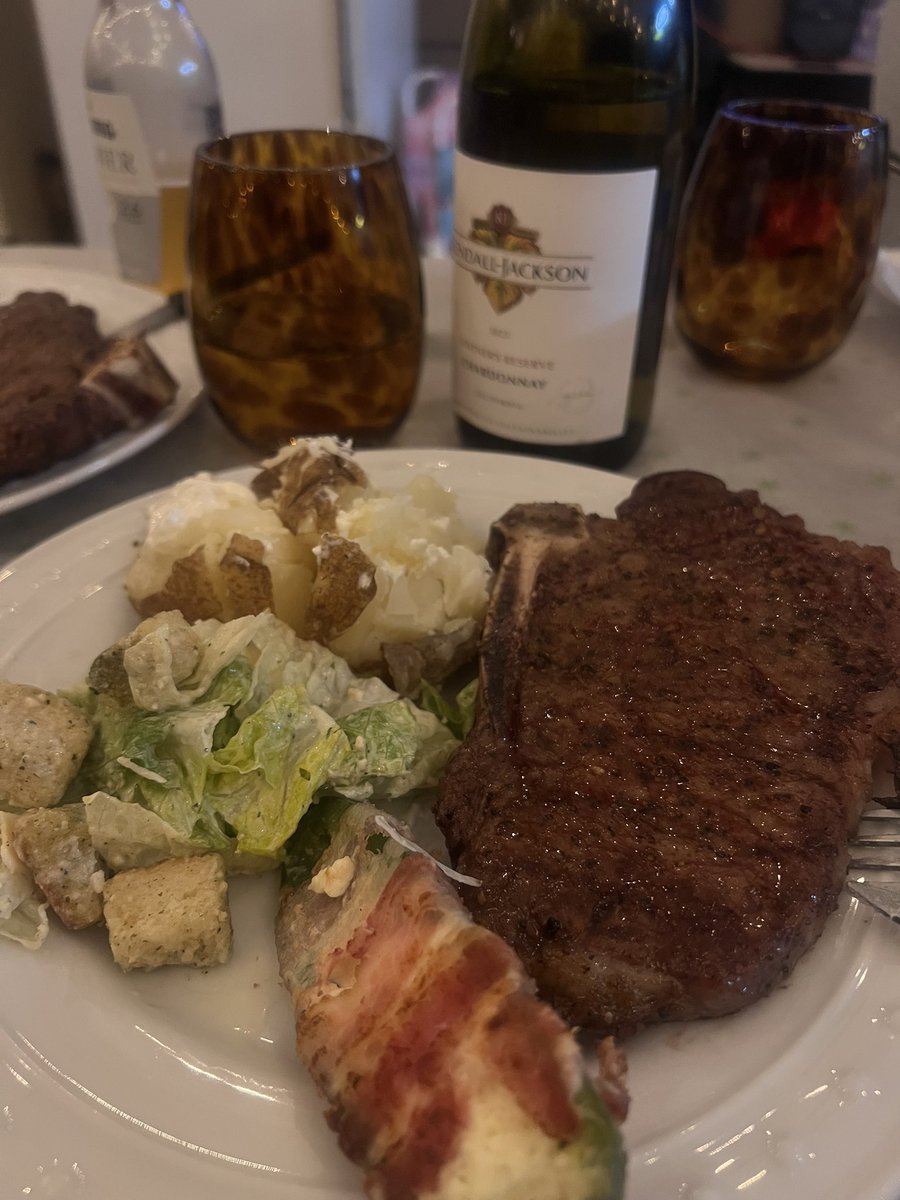 _aleck5's tweet image. He said let me ask you to be my valentine before you start talking shit about how I didn’t ask you 🤣🥰😍❤️ #LOML