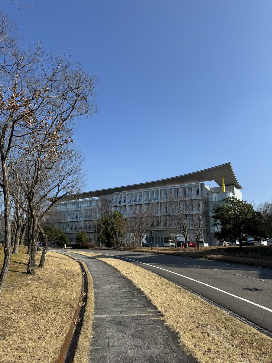 VrtcK's tweet photo. 本日のテクノプラザものづくり支援センター第１別館です☀️

今日は「 #ゴールドラッシュの日 」💰

1848年、アメリカで金山が発見され、数万人が夢を追い求めた歴史的な日です🤩

金塊とか一回持ってみたいですね…！🤭💭

本日もよろしくお願いします！🙋

#イマソラ
#企業公式相互フォロー https://t.co/wImTJtHltI