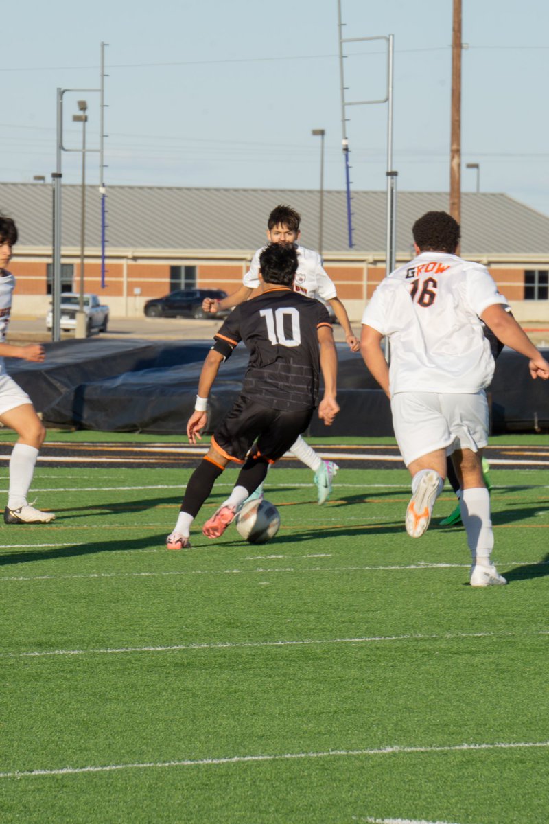 FerrisHsSoccer's tweet photo. Great team win this afternoon. 
Putting pieces together 🧩
B. Harp 🎩🎩🎩
N. Najera ⚽️
A. Arrue ⚽️
G. Rodriguez ⚽️
J. Pesina ⚽️
O. G ⚽️
A. Lara 🅰️🅰️🅰️
G. Rodriguez 🅰️
D. Rodriguez 🅰️
P. Monroy 🅰️ https://t.co/cJxNfZULLu