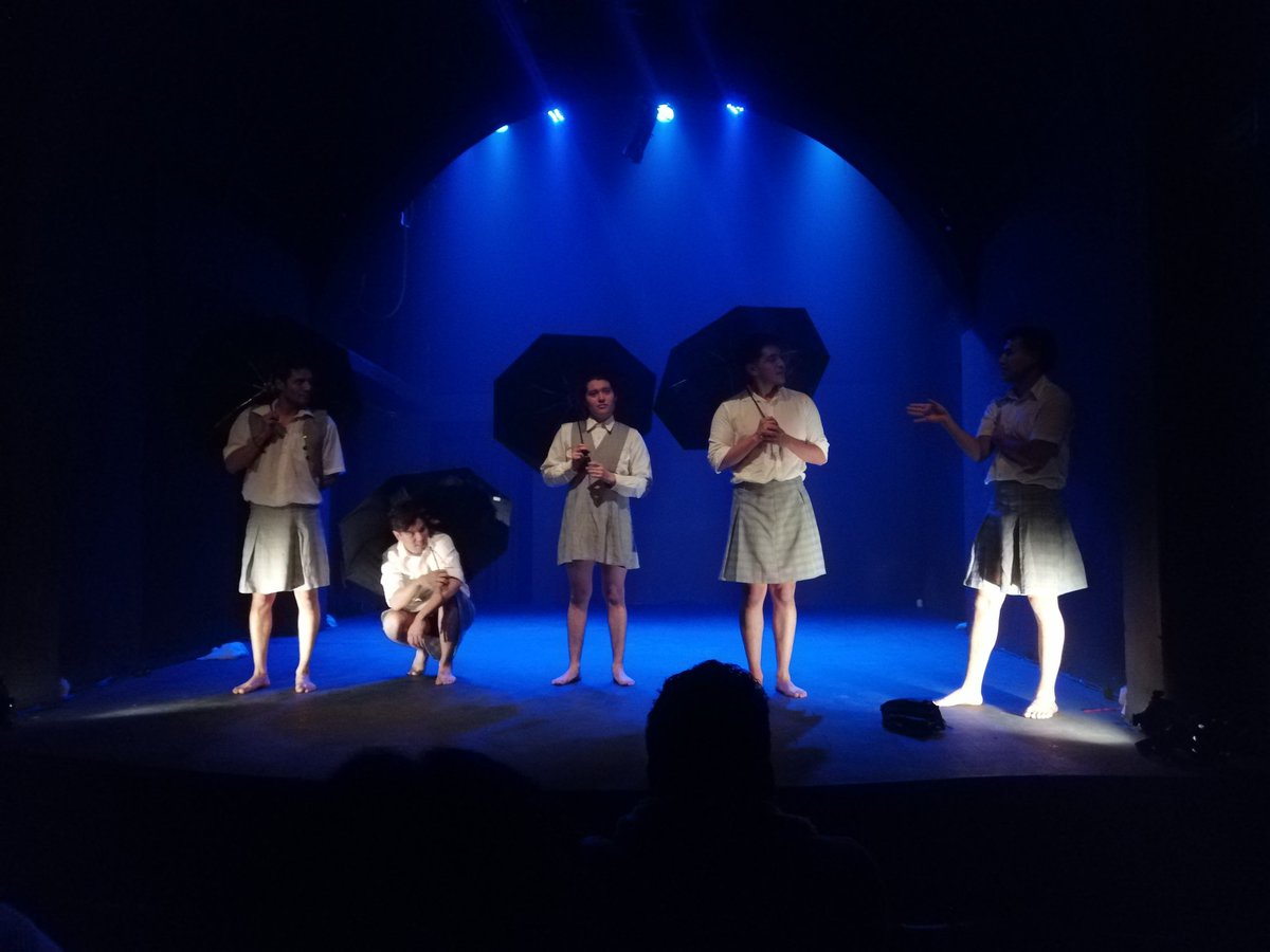 Relatosagranel's tweet photo. Venimos al estreno de la sexta, SEXTA TEMPORADA de 'Nubes atiborradas llovieron sueños o las perspicacias del amor...' de @LabTeatroMx ☔

Le quedan 3 funciones en @LaCapillaTeatro

¿Vienen a la próxima o qué? 👀 https://t.co/hvJbvnqHmz