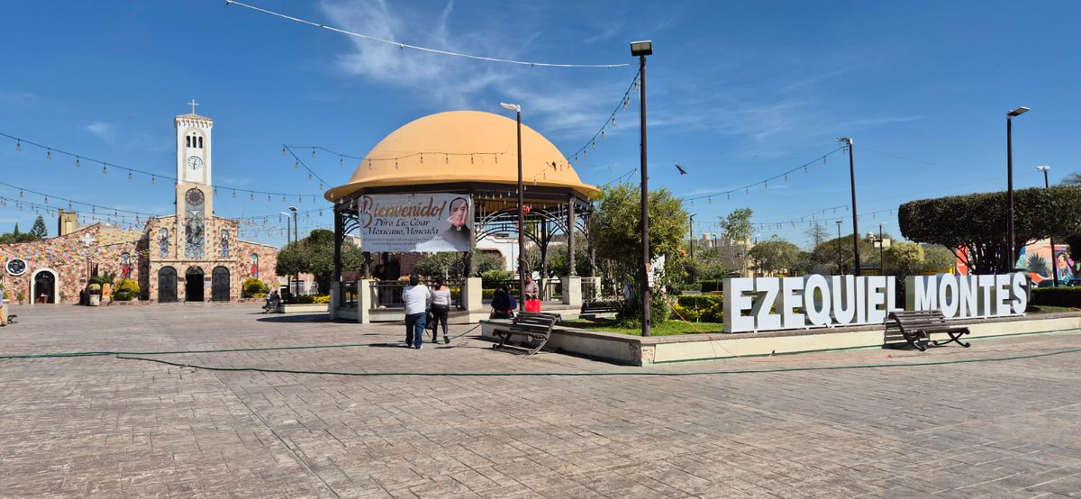 BitacoraDiario_'s tweet photo. Ezequiel Montes, municipio ganadero por excelencia, apuesta ahora al turismo en mayor escala, dándole mantenimiento a Bernal, en sus calles y avenidas, es el pueblo mágico con mas hoteles de todos los Pueblos Mágicos, la atracción y las historias sobre la Peña de Bernal el imán. https://t.co/nC91HkO50r