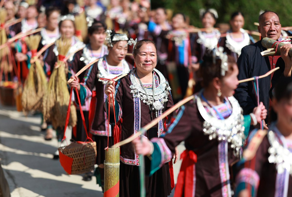 Helloguangxi1's tweet photo. In Guangnan Village, Pingdeng Town, Longsheng Various Nationalities Autonomous County, Guilin, Guangxi, lively Spring Festival celebrations are underway. @XICC2024 @Guilin__China @Yanchengcity @MeetJiangxi #Guilin #ChineseNewYear2025 #JoyofSpringFestival #IntangibleCulturalHeritage #FlavorChina