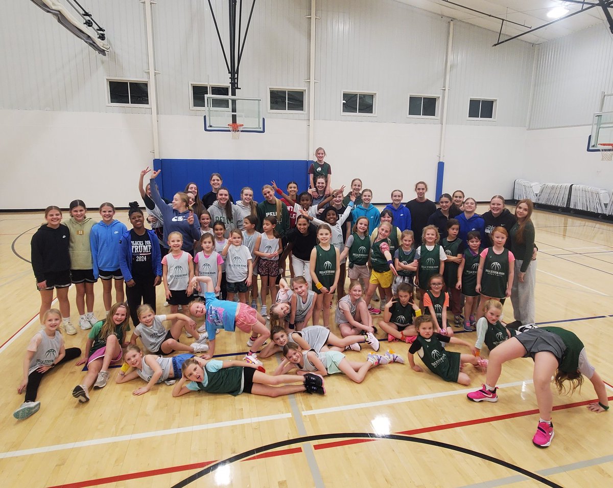 ShootItacademy's tweet image. Thanks @PellaGirlsHoops for coming to Junior Hoops tonight!!! #RoleModels