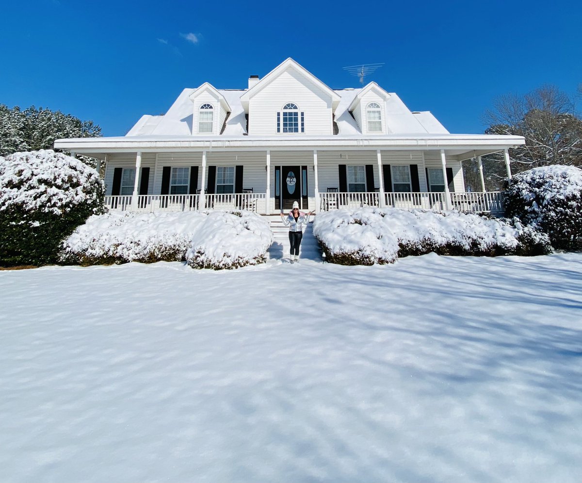 SummerPeavy's tweet photo. More SNOW days are the BEST pictures! ❄️☃️💙❄️☃️💙❄️☃️💙❄️☃️💙 https://t.co/EuNgvZu2Yk
