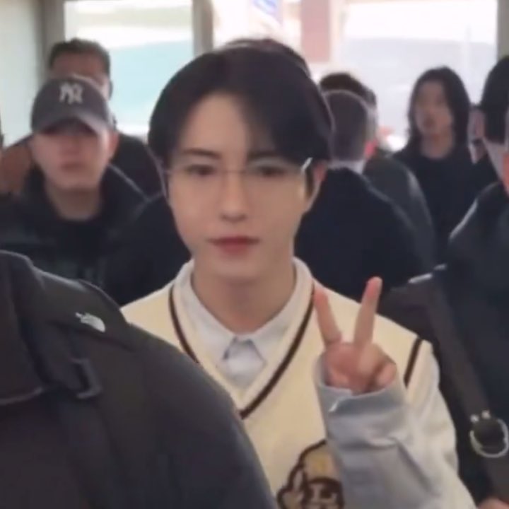 นี่...เด็กที่น่ารักม้อบแม้บที่สุดรึเปล่า ㅠㅠㅠㅠㅠㅠㅠㅠㅠㅠㅠㅠㅠㅠㅠㅠㅠㅠ ไม่ว่าคัยจาอะไร อินจุนกับการชูสองนิ้วมาด้วยกันจิงๆๆๆๆ ฮีน่ารักอะ