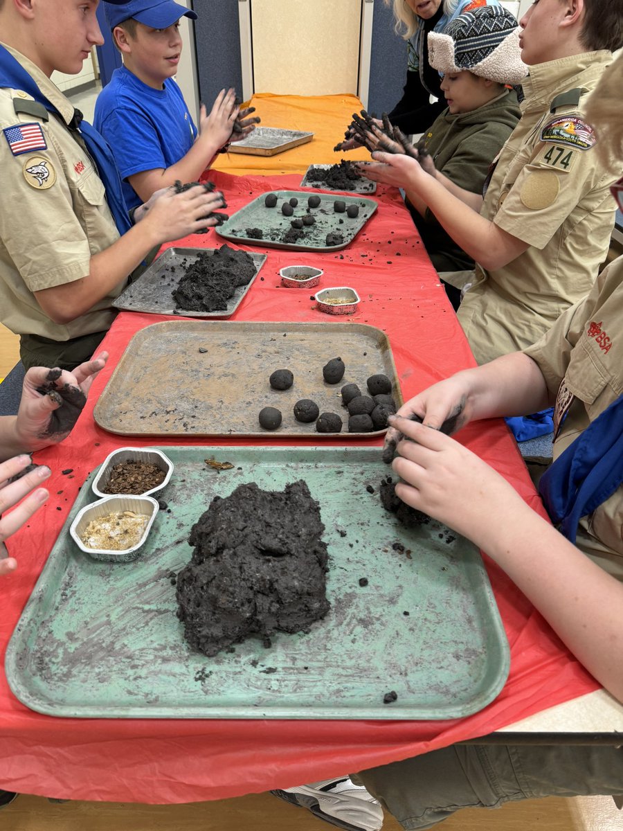 Troop474's tweet photo. Huge appreciation to MILKWEED MATTERS for coming out to the troop meeting. Letting us help create the seedballs for RAGBRAI !!  Thank you Nancy’s! @milkweedmatters @BSAMAC  @RAGBRAI_IOWA https://t.co/fKXTwRWlGS