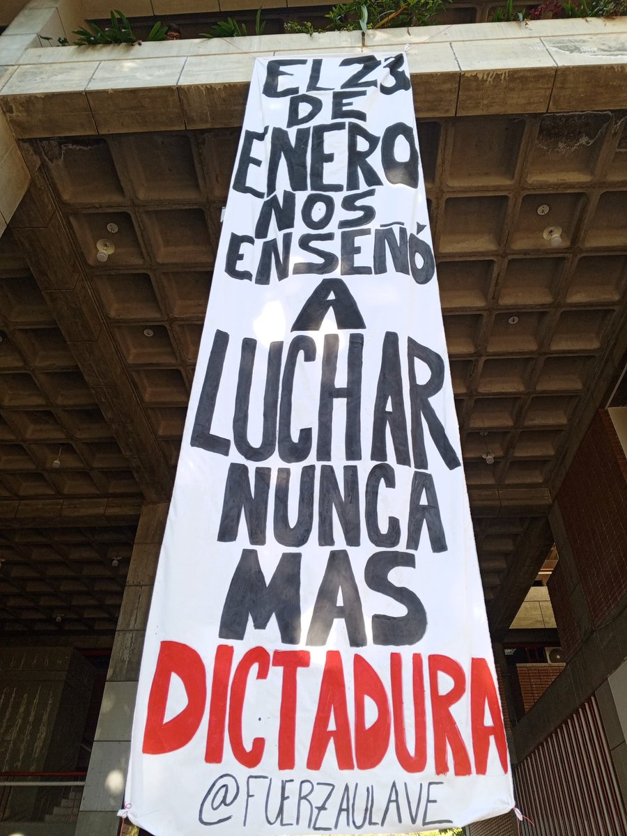 jonaslezamamrda's tweet photo. ¡Nunca más dictadura! 🫵🏻

@fuerzaulaVE 
@ConVzlaComando https://t.co/3YijlClpnV