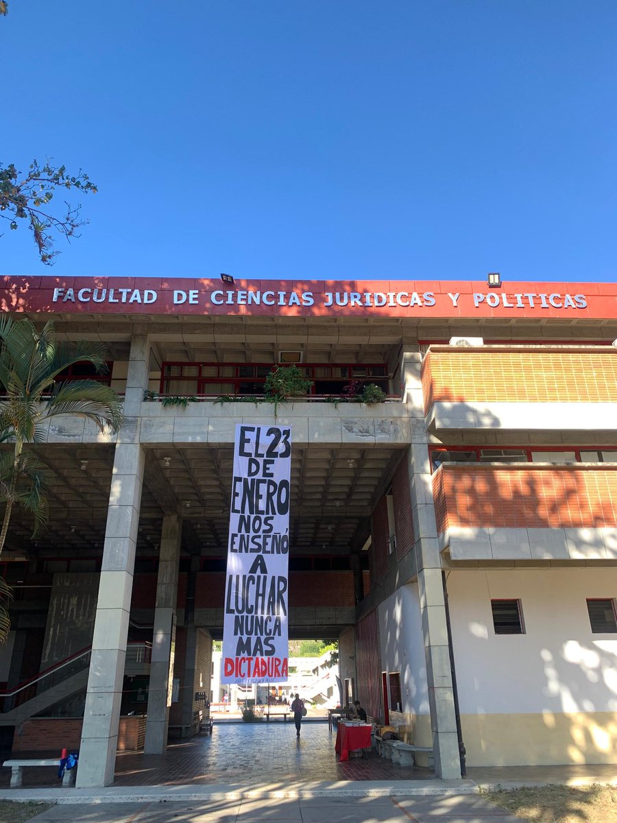 jonaslezamamrda's tweet photo. ¡Nunca más dictadura! 🫵🏻

@fuerzaulaVE 
@ConVzlaComando https://t.co/3YijlClpnV
