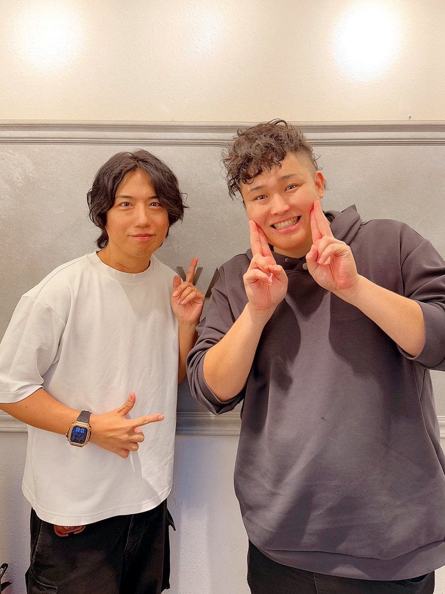 ンダホさん
パーマメンテナンス✨
ンダホさんと言えばの部分は残しつつ、お任せでちょっとずつスタイルチェンジさせて頂き半年後くらいに完成する予定です🎶
お楽しみに🤫