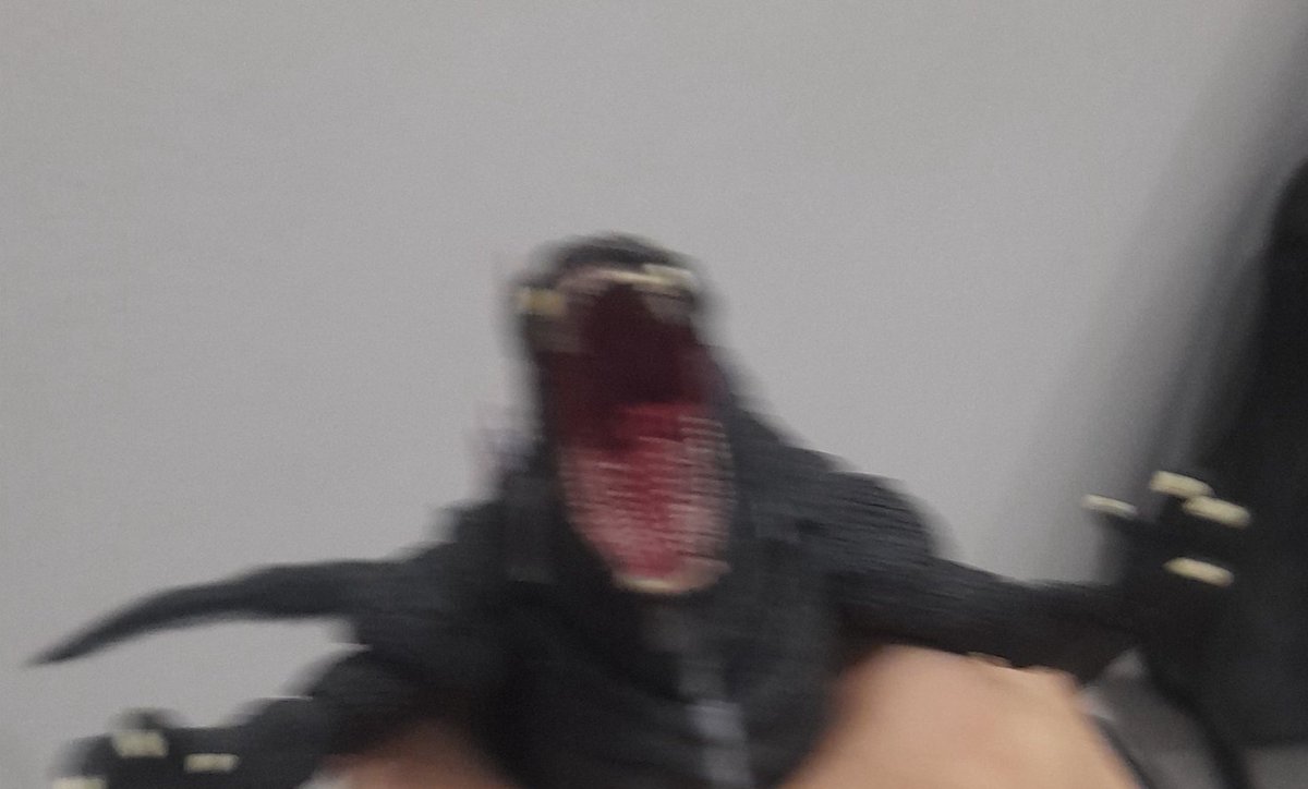 yourtubercle's tweet photo. @berrettasofi Jajajajajaja cuchala como intenta cubrirse jajajaja (alguna vez lo hice jijo) https://t.co/jg1najATTI