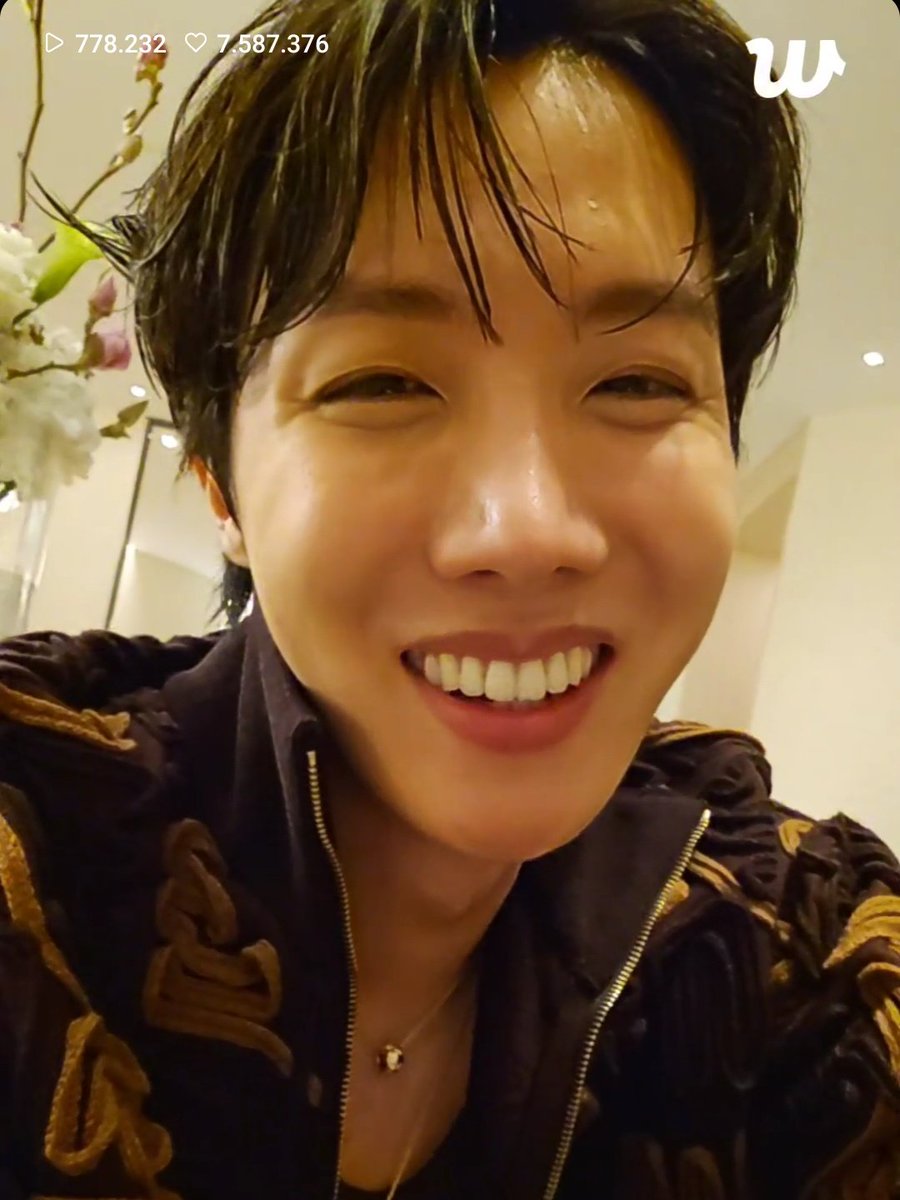 camsttae's tweet photo. LE PRINCE J-HOPE AU GALA 
J-HOPE AT LE GALA DES PIÈCES JAUNES 
#jhope_at_GalaDesPiècesJaunes
#GalaDesPiècesJaunes
#jhope_in_paris https://t.co/c1jucDEGjz