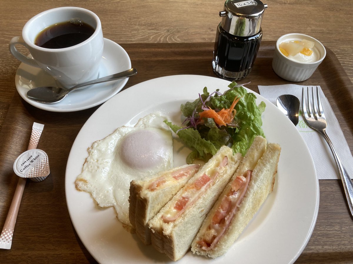 bayrees77's tweet photo. 色んなゲージの限界値が見え隠れすると、ふと来たくなるお店

何年ぶりに来たかな
近いようで遠いようで
私が生まれる前からある喫茶店

静かな空間が癒してくれます https://t.co/Q0sEcMZ2Gh