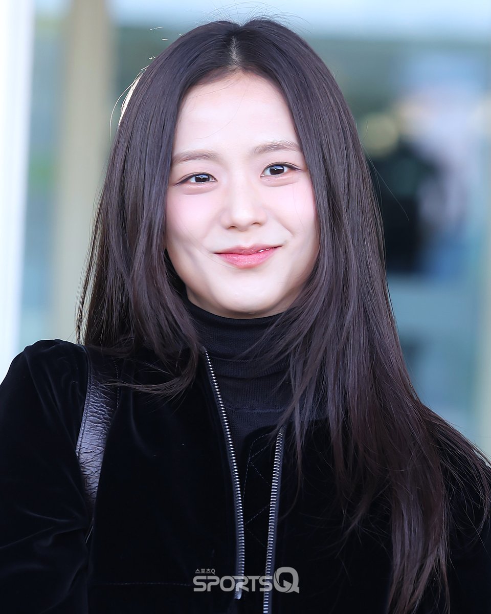 sportsqnews's tweet photo. [#포토Q] 250124 지수 출국

📌https://t.co/yHFXOIKhOq

#지수 #JISOO #블랙핑크 #BLACKPINK
#DIOR #디올 https://t.co/kAlTyPiQFB