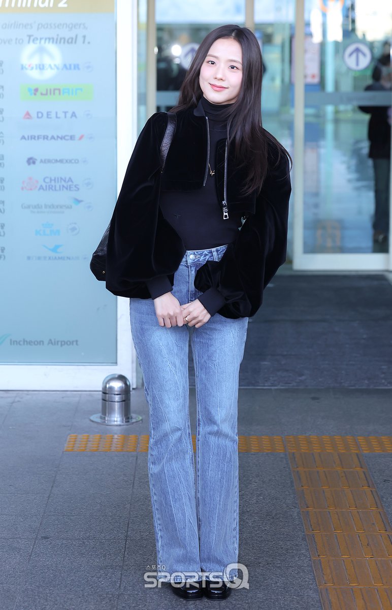 sportsqnews's tweet photo. [#포토Q] 250124 지수 출국

📌https://t.co/yHFXOIKhOq

#지수 #JISOO #블랙핑크 #BLACKPINK
#DIOR #디올 https://t.co/kAlTyPiQFB