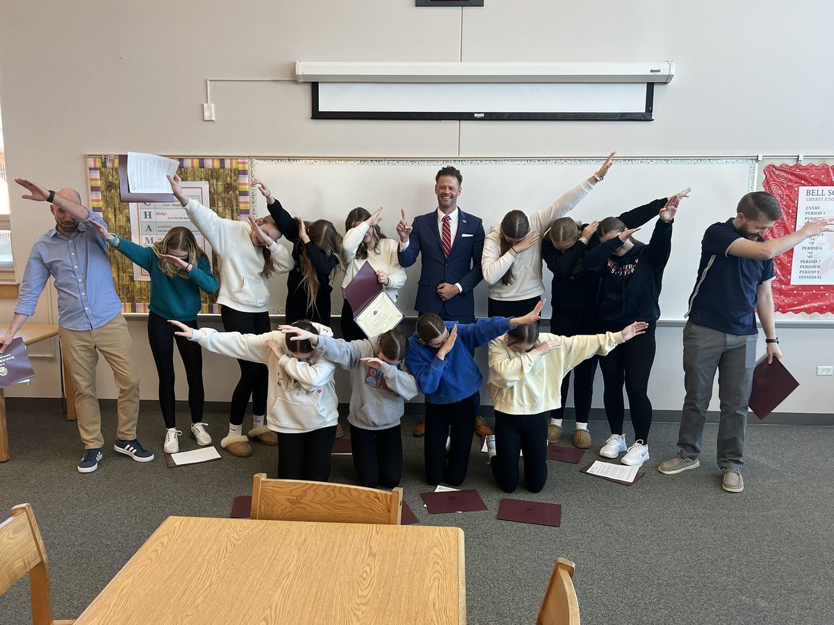 Thanks to Illinois State Representative Patrick Sheehan for recognizing the hard work of these state champs 🏆🏀❤️🤍💙 <a href="/NLSD_122/">NLSD122</a>