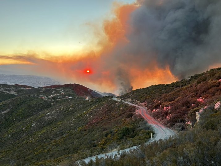 15News's tweet image. #BorderFire [update] The Border Fire will now officially be referred to as the Border 2 Fire. #Border2Fire