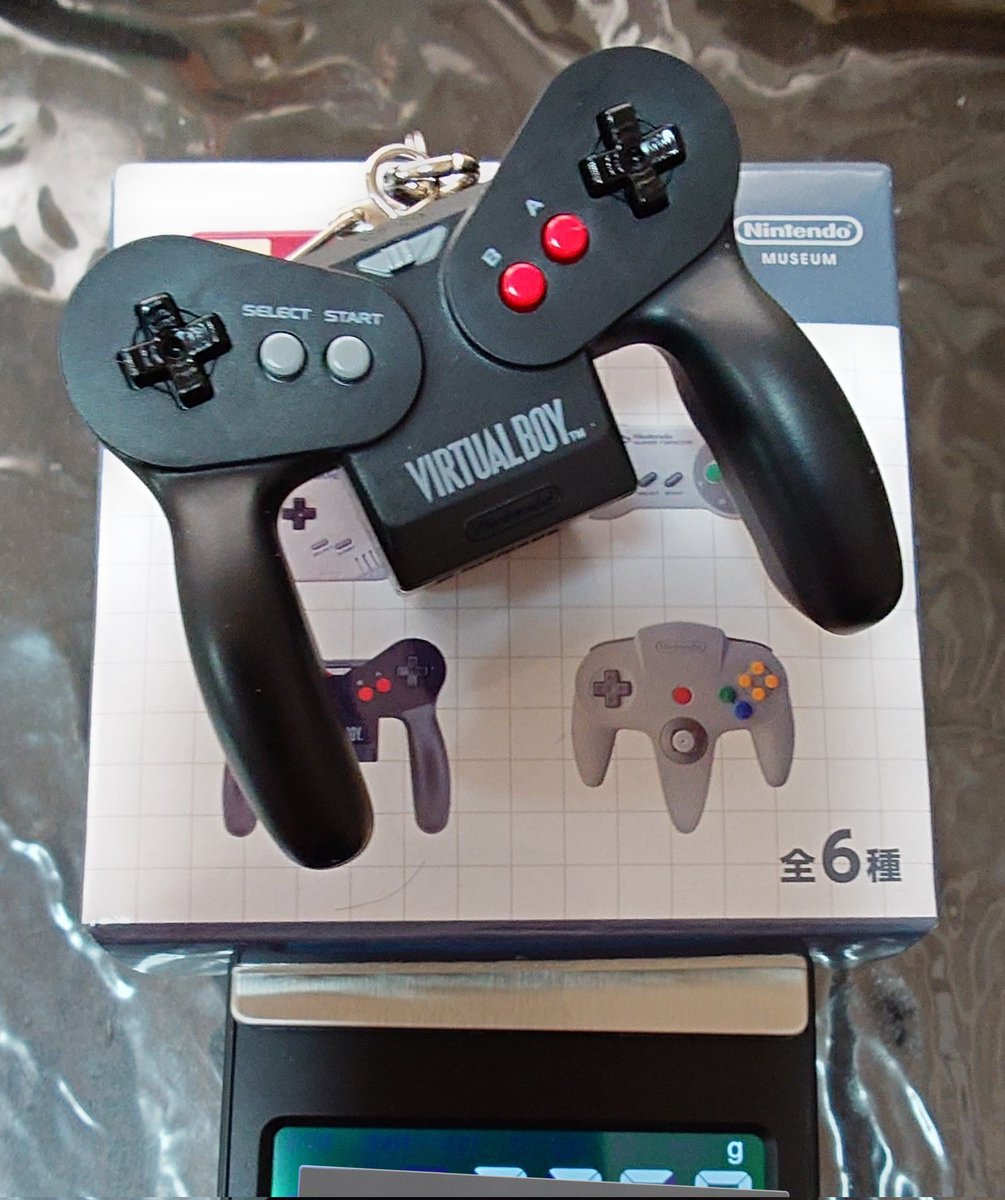 ニンテンドーミュージアムのコントローラーキーホルダーの重さを測って