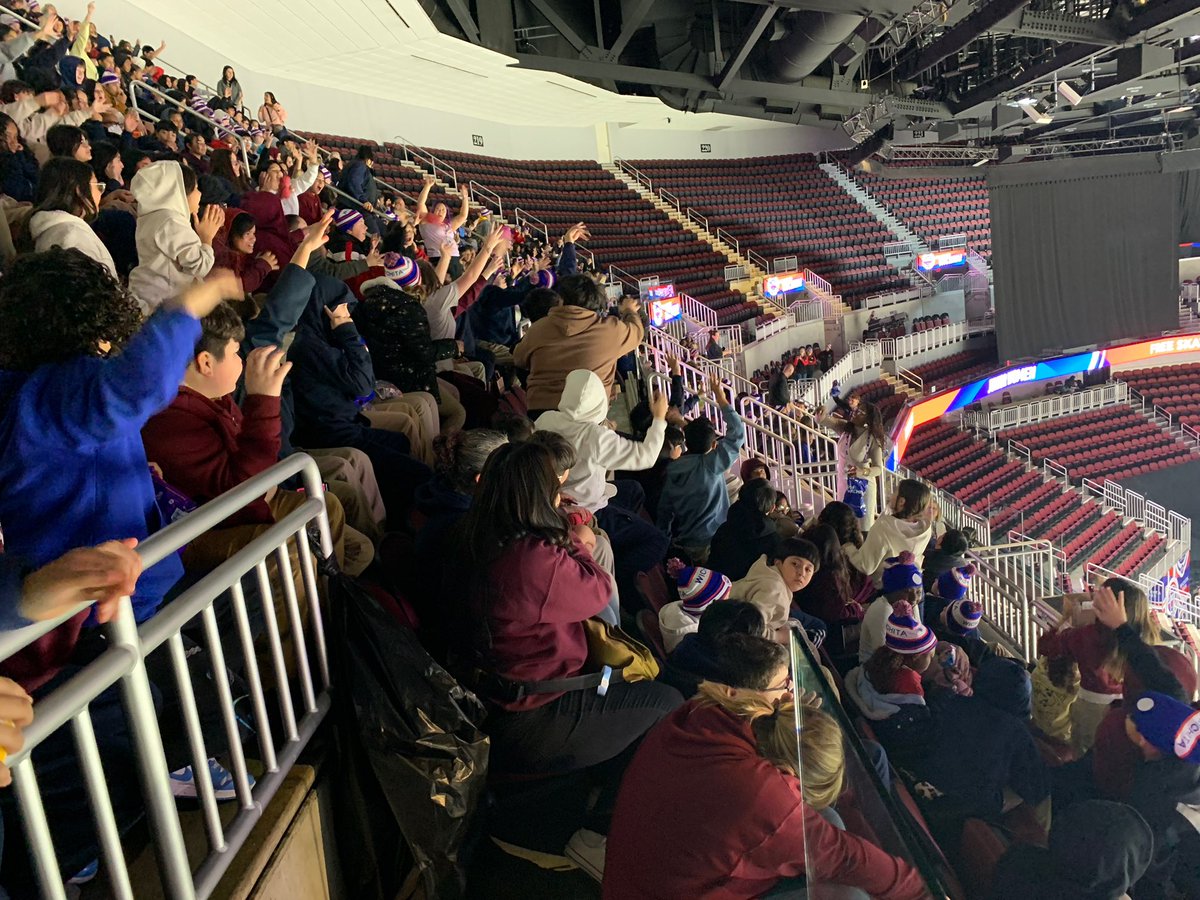 MarshallUsd259's tweet photo. Marshall 6th graders had the opportunity to attend the US Figure Skating Championships at Intrust Bank Arena today. They had fun and even got featured on the big screen several times for being amazing - Go Thunderbirds! π π
#WeareMarshall #6thGraders #WPS @WichitaUSD259 https://t.co/6UWxjYJfQV