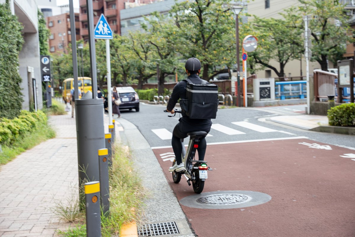 VELMO_mobility's tweet photo. 🚴‍♂️ SPARKでデリバリーの新時代を走り抜けよう！
渋滞知らずでスイスイ移動、1件でも多くの配達をサポートします。

スピーディー＆環境にも優しい【SPARK】で、あなたの業務効率を最大化します。革命を！🚴‍♂️✨

＊＊＊＊＊

▲VELOMO 公式ホームページ

https://t.co/ORVk8qzvWL

#VELMO #SPARK
#特例特定小型原動機付自転車 #特定小型原動機付自転車
#eco #街乗り #モビリティ #配送業 #配送業務サポート
#宅配 #デリバリー