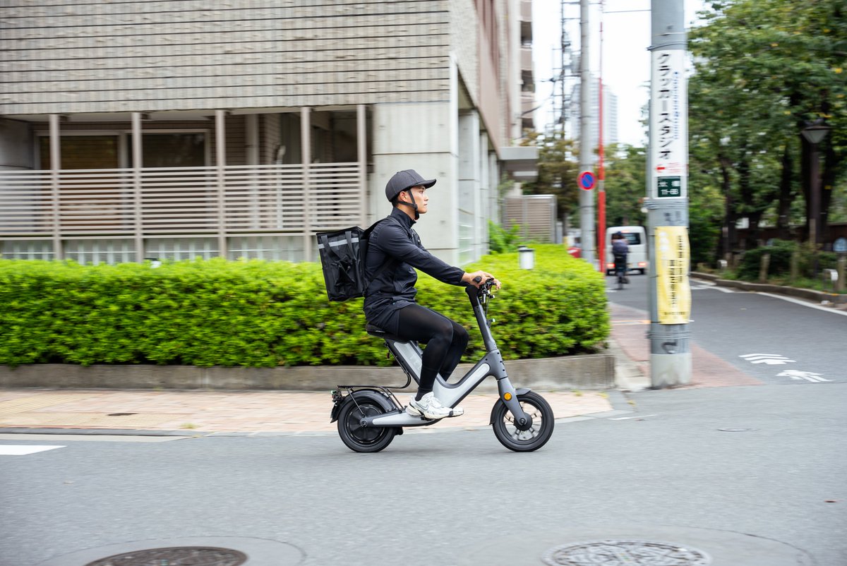 VELMO_mobility's tweet photo. 🚴‍♂️ SPARKでデリバリーの新時代を走り抜けよう！
渋滞知らずでスイスイ移動、1件でも多くの配達をサポートします。

スピーディー＆環境にも優しい【SPARK】で、あなたの業務効率を最大化します。革命を！🚴‍♂️✨

＊＊＊＊＊

▲VELOMO 公式ホームページ

https://t.co/ORVk8qzvWL

#VELMO #SPARK
#特例特定小型原動機付自転車 #特定小型原動機付自転車
#eco #街乗り #モビリティ #配送業 #配送業務サポート
#宅配 #デリバリー