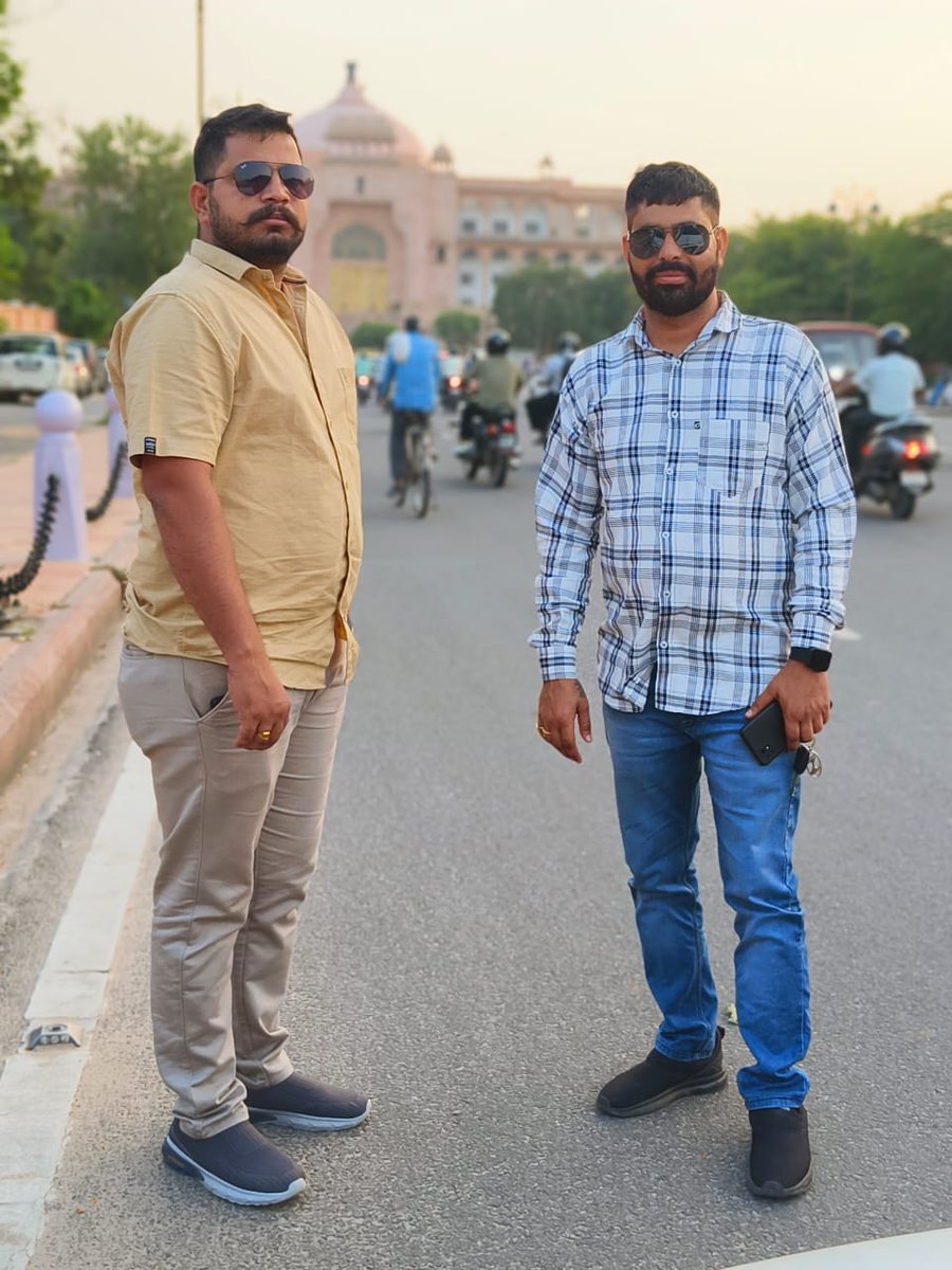 ठोकर नहीं खाओगे तो कैसे पता चलेगा कि,
आप पत्थर के बने हैं या शीशे के।
Good morning.........