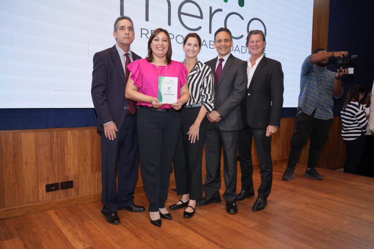 banconalpa's tweet photo. Banco Nacional de Panamá ha alcanzado la posición número 2 en el ranking MERCO de Responsabilidad ESG 2024, subiendo 6 posiciones respecto al año anterior. Este logro resalta su compromiso con una gestión responsable y sostenible, integrando principios ambientales, sociales y de gobernanza (ESG) para generar un impacto positivo en clientes, colaboradores, comunidad y ambiente.

Adicional, se posiciona como número 5 entre las empresas más responsables con el ambiente, número 2 con la sociedad y 3 a nivel ético y de gobernanza.