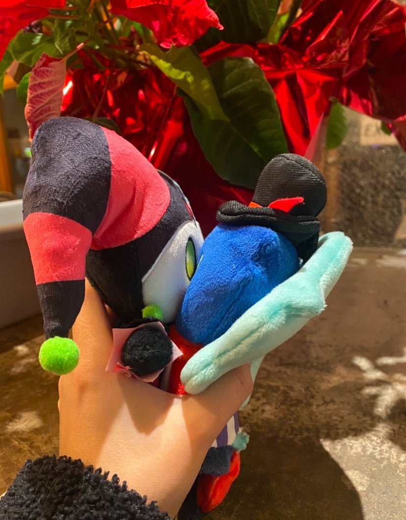 THEYRE HERE THEYRE HERE EEHEEHEE