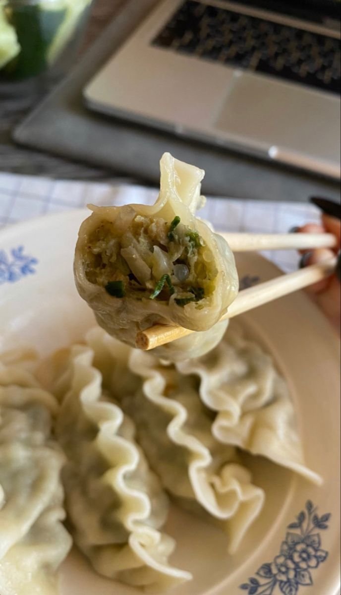 Mandu, pangsit Korea yang isinya daging🥟😋 Dari Cina ke Korea, sekarang jadi makanan wajib di musim dingin dan tahun baru. Makan mandu, hidup makin berasa!