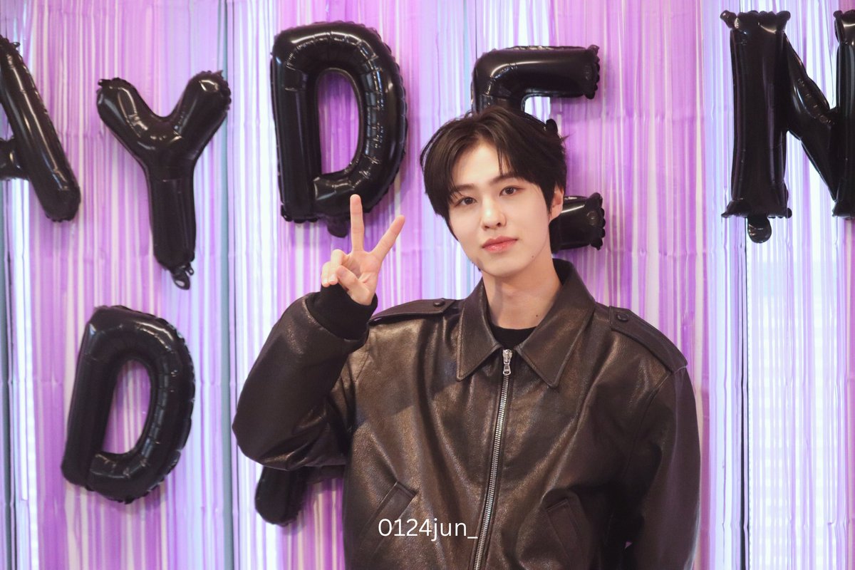 0124jun_'s tweet image. 💜AYDEN DAY💜

21번째 생일 축하해!

#에이든 #이펙스 #에이든이_있기에_25년에도_든든해 
#Happy_Ayden_Day #AYDEN #EPEX #에이든 #이펙스