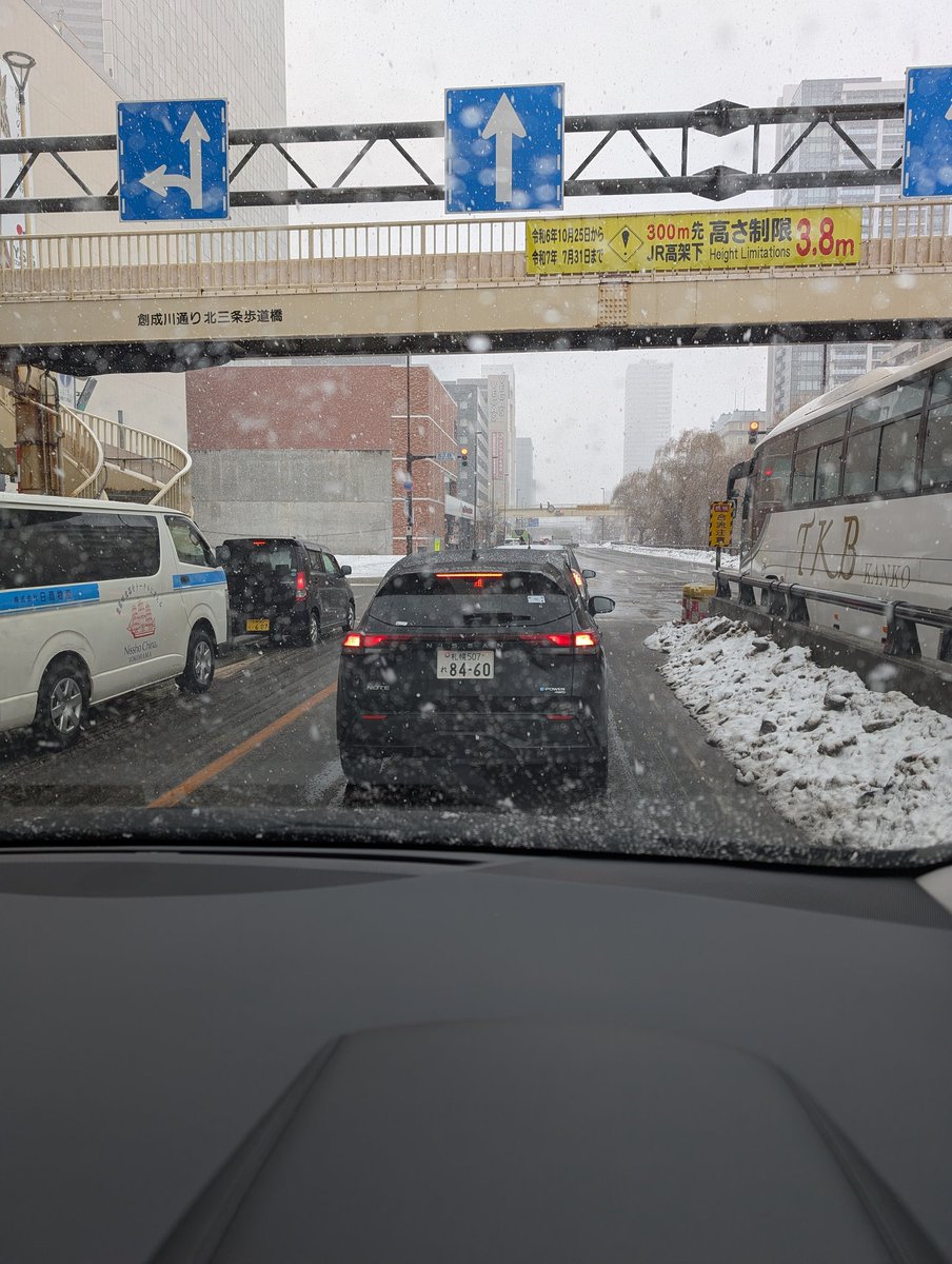 雪降ってきましたね〜