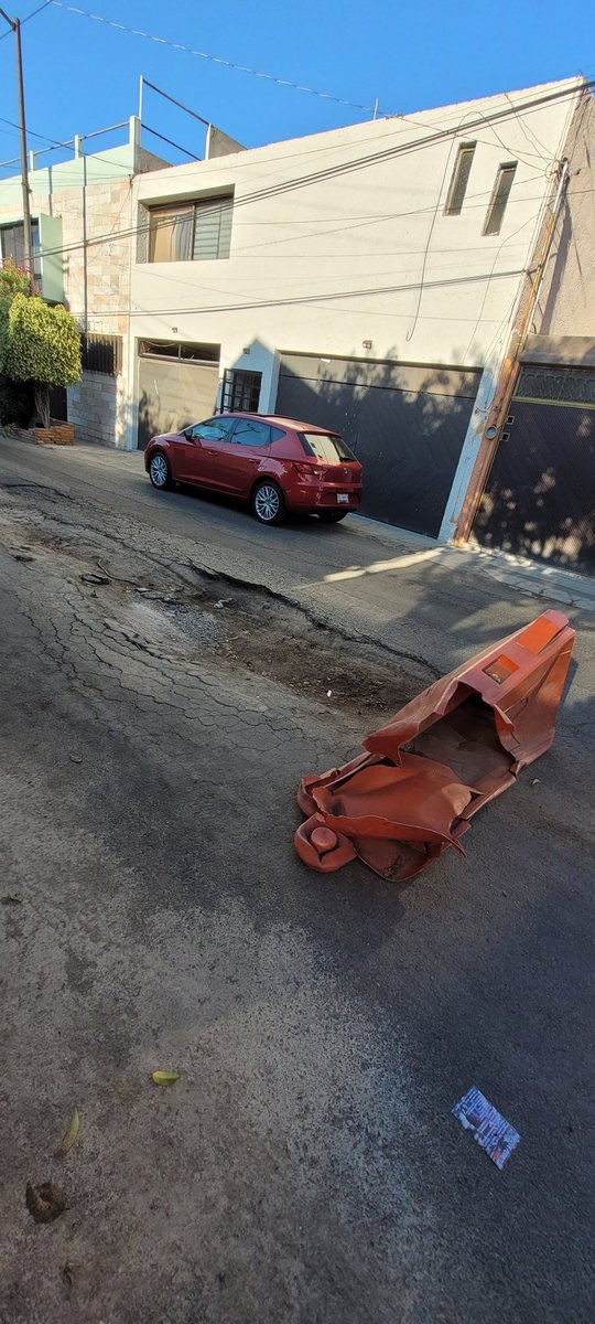 AnaLefranc's tweet photo. @TuAlcaldiaGAM Por favor pedimos prioridad también para este socavon en la calle de Cuzco, entre Buenavista y Montevideo, ya se reporto y se enviaron los documentos correspondientes a la Subdelegacion de zona Norte, que procede por favor. @yancolozano https://t.co/w2zyU0xXWt