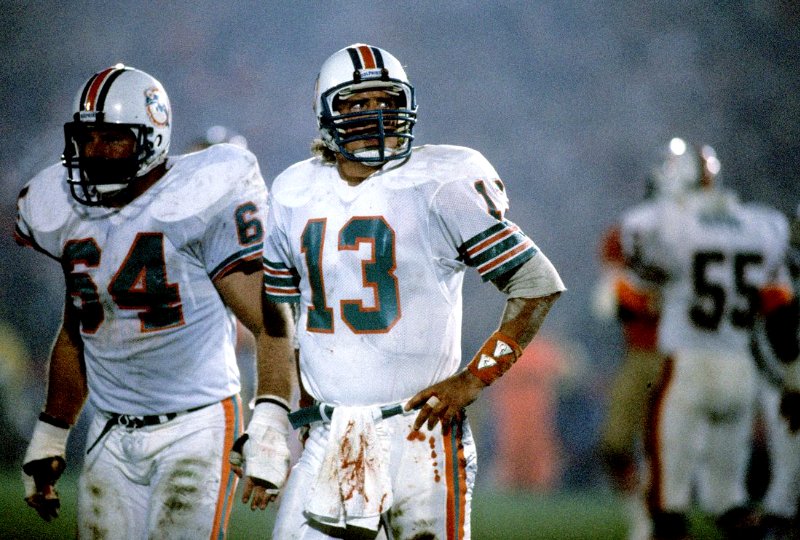 FB_Helmet_Guy tweet media