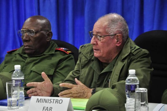 MinfarC's tweet photo. El presidente del Consejo de Defensa Nacional @DiazCanelB  visitó el Consejo de Defensa Provincial de Mayabeque, donde conoció como se le ha dado cumplimiento al Ejercicio Estratégico #Bastión2024 https://t.co/xjSaIIedZd