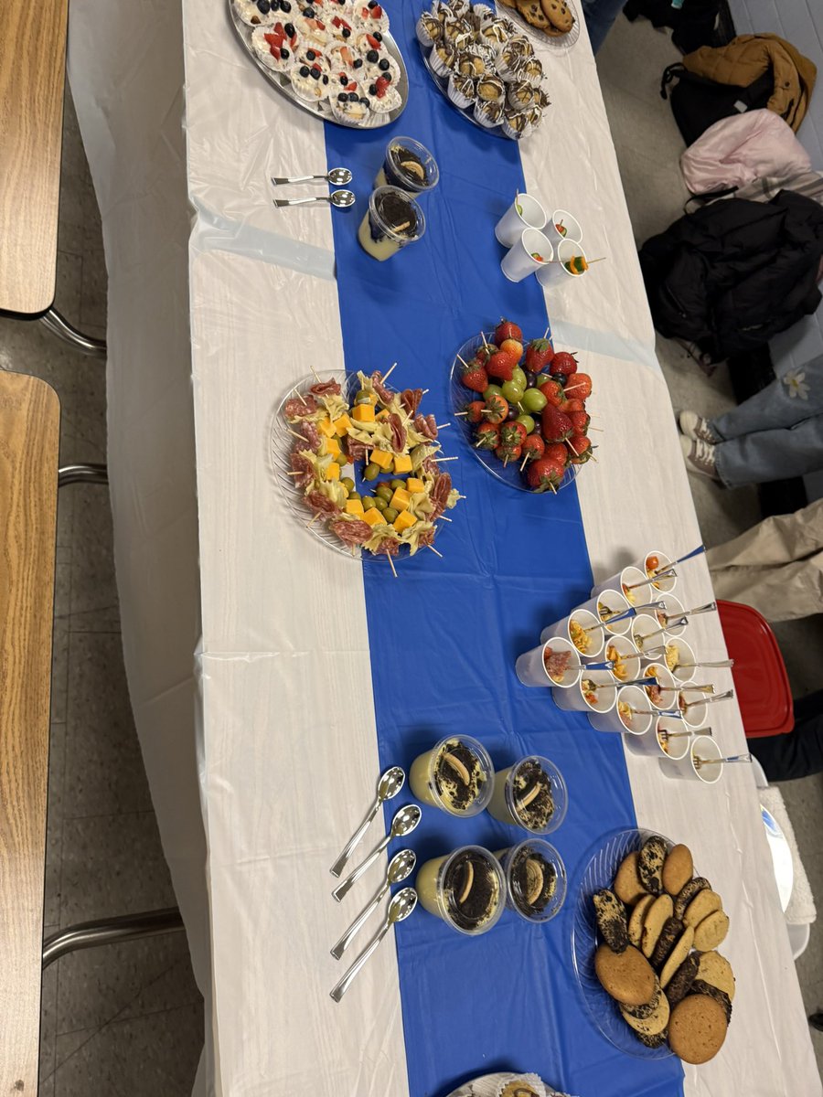 Our Viking chefs worked their magic to cater our Incoming 6th Grade Informational Night! 🧑‍🍳✨ Delicious food and warm welcomes—our Viking community always goes above and beyond! #GMSPride #VikingChefs <a href="/GMSCHEFS/">GMSCHEFS</a>