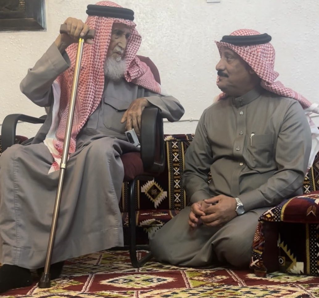 bin_hnod_robeq's tweet photo. تشرفت ليلة البارحه بزيارة  احد رموز القبيله 

الشيخ  / معتق بن هليل الزعفران  المشيعلي 

رجل الوفاء والخير   والمحبه الصادقه 
اطمئنيت على صحته 
واستأنست بكلماته ونصائحه  ودعواته الصادقه 

الله يطول عمرك بالصحه والسعاده يابو علي ويجزاك عنا خير الجزاء  ويجعل كل ماعملت في ميزان حسناتك
