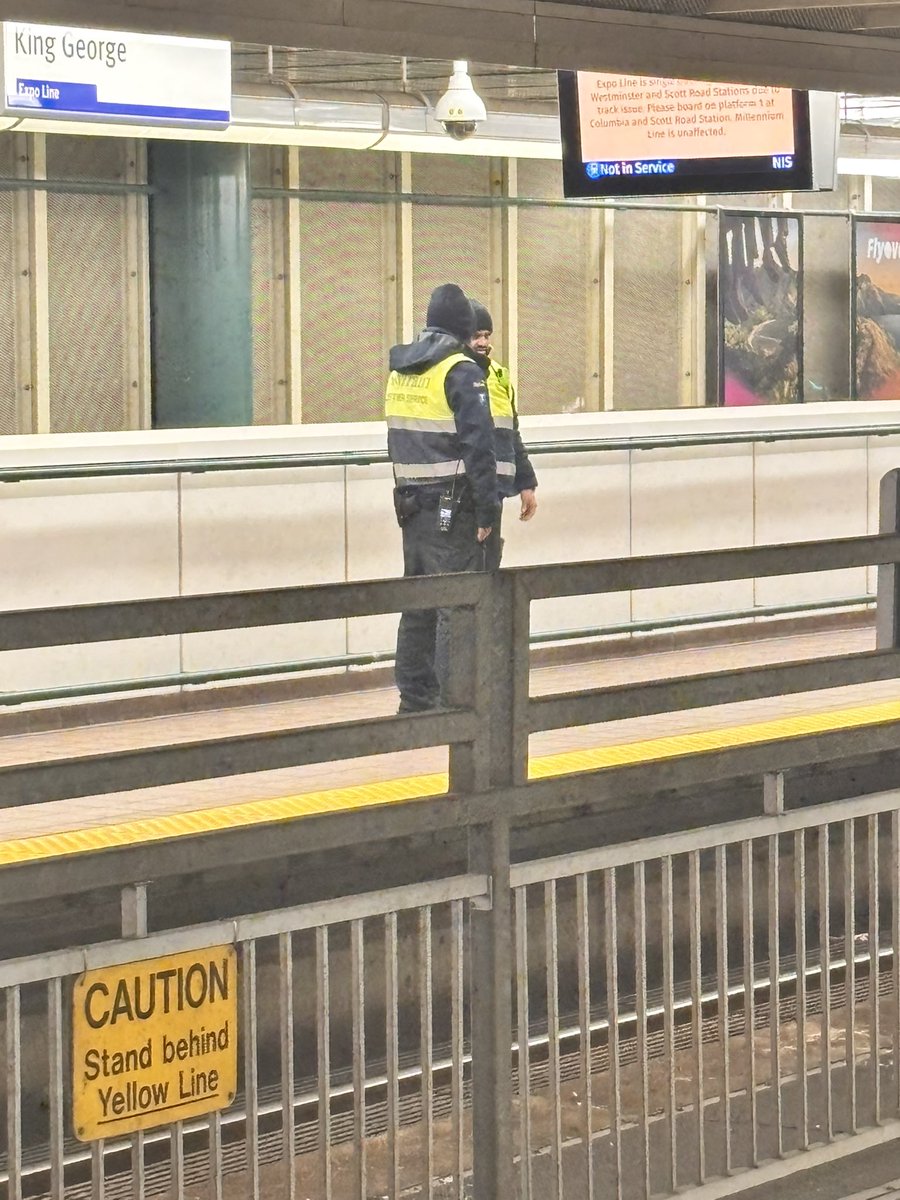 infofarrell's tweet photo. @TransLink why are the skytrain attendants waiting on the other platform not being available to help any passengers that are dealing with a significant skytrain delay due to track issues? They should be on this side  How does that make any sense? This is terrible Customer Service https://t.co/kDHPdasYF0