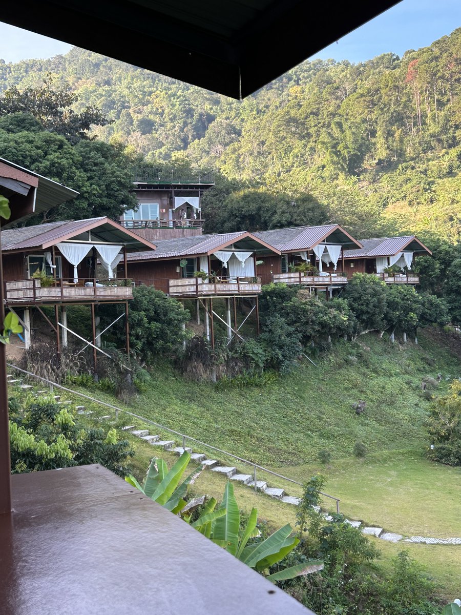 チェンマイのメーリムからチェンライへ行く方法が見つからないです😭
調べてわかったのはメーリムから一度チェンマイに戻りまたチェンライへ行くバスルートの方法🚌
メーリムから直でチェンライへ行けたら良いのだけど、、知ってる方いたら教えてください🙇‍♀️