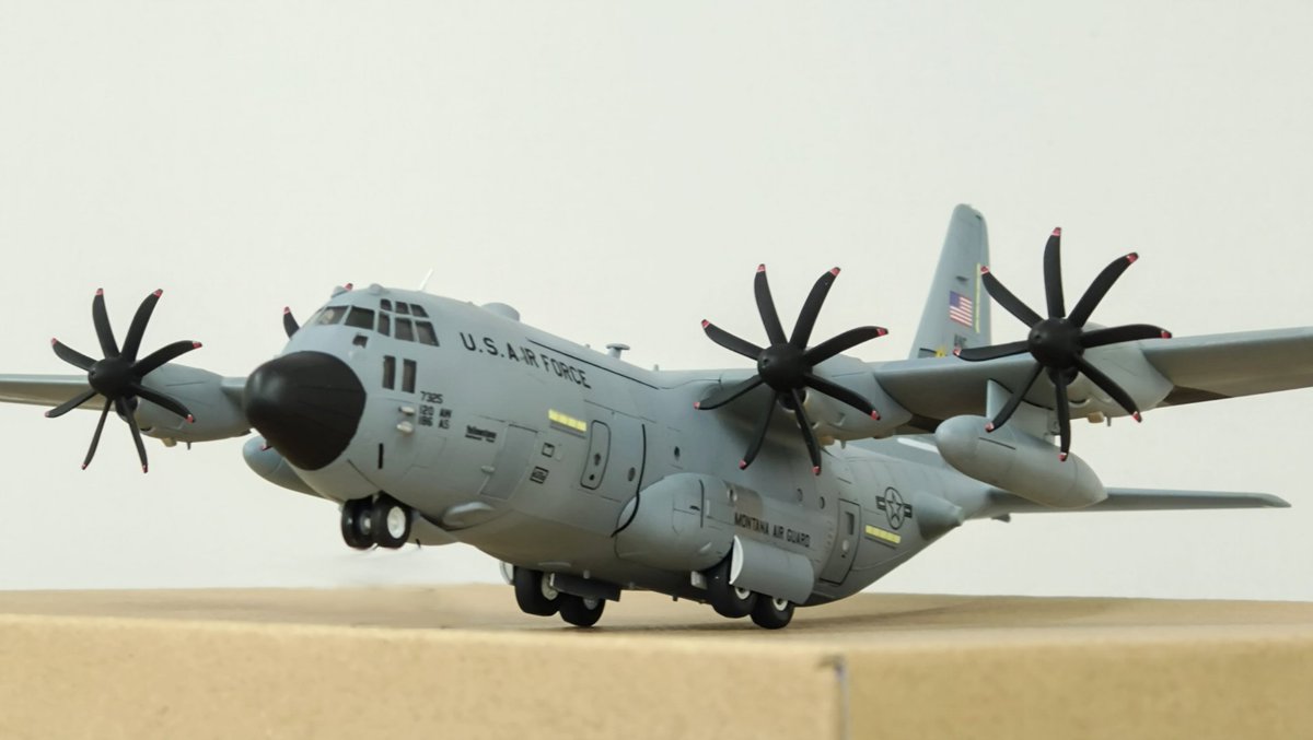 G.W.H 1/144
第120空輸航空団 ヴィジランテ モンタナ州空軍C-130H
完成。
とりあえず一機目です。