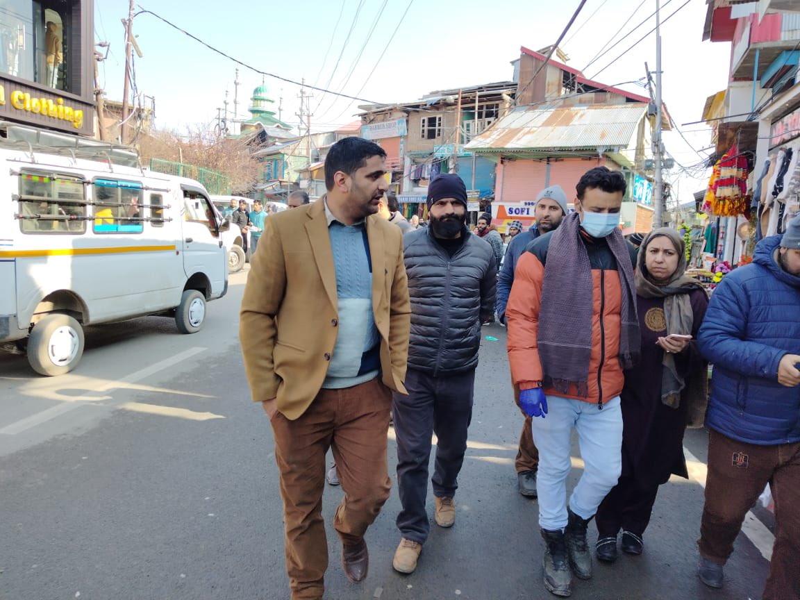 Market checking conducted in Kulgam town. ₹ 20000 realised as fine from violators. Rotten &amp; expired food items destroyed on spot, samples taken for testing. Violations under COTPA also checked. 

 <a href="/AtharAamirKhan/">Athar Aamir Khan</a> 
<a href="/diprjk/">Information & PR, J&K</a> <a href="/DcKulgam/">Deputy Commissioner Kulgam.</a>
<a href="/policekulgam/">District Police Kulgam: official</a> <a href="/DioKulgam/">Information and PR Kulgam</a>