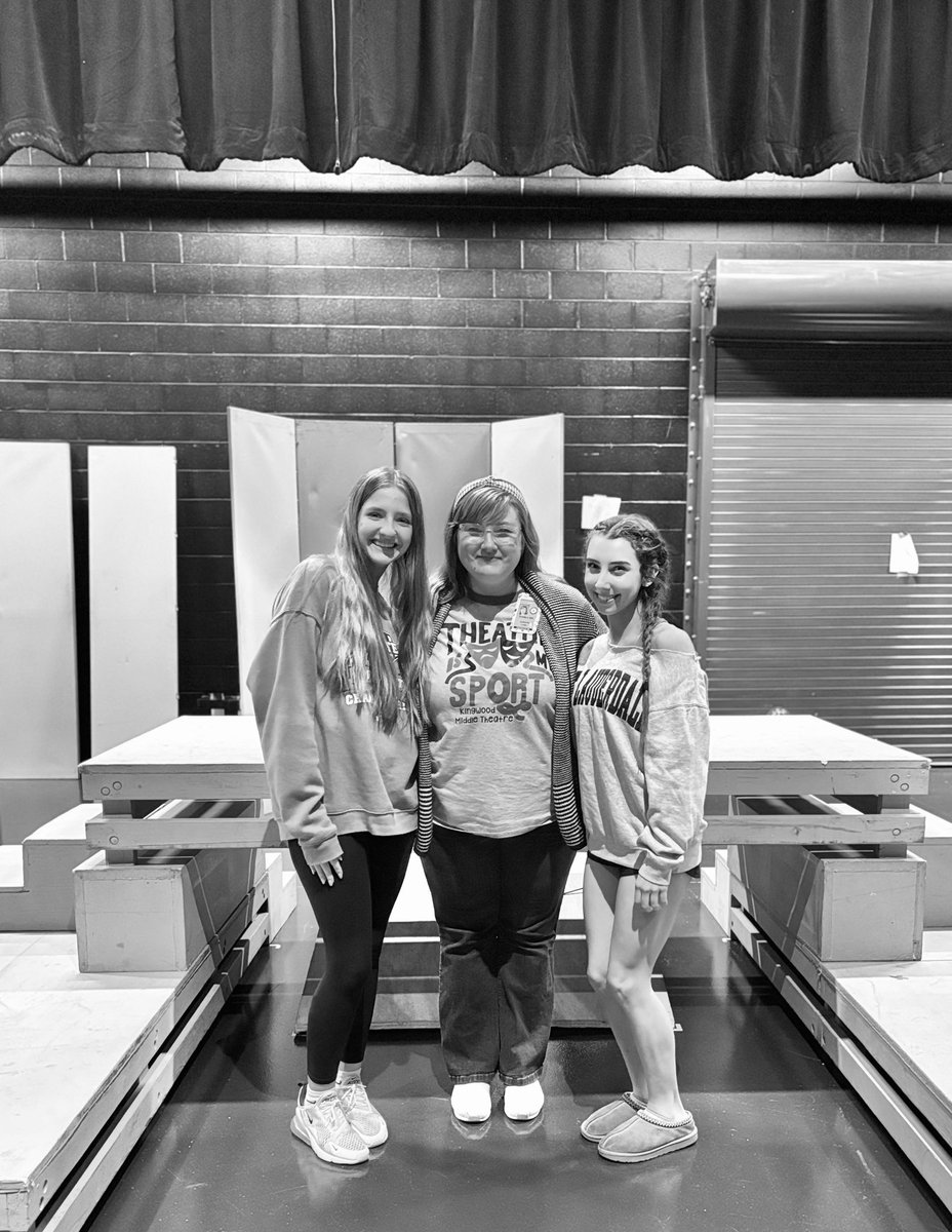 KingwoodMSDrama's tweet photo. Brought back some of my talented veteran #KMSTheatre ladies to mentor my #OneAct company this afternoon, where they provided valuable insight to everyone. Blessed to have such bonds! Sophie and Annaliese, thank you! 🥹🎭
@HumbleISD_KPHS #studentleaders #KMSCougarPride https://t.co/RtlqkKhn2Y