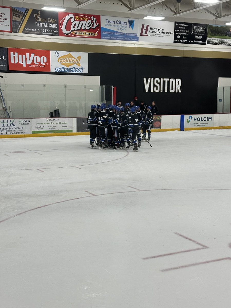 Boys Hockey with the win 4-2 over the Raptors!