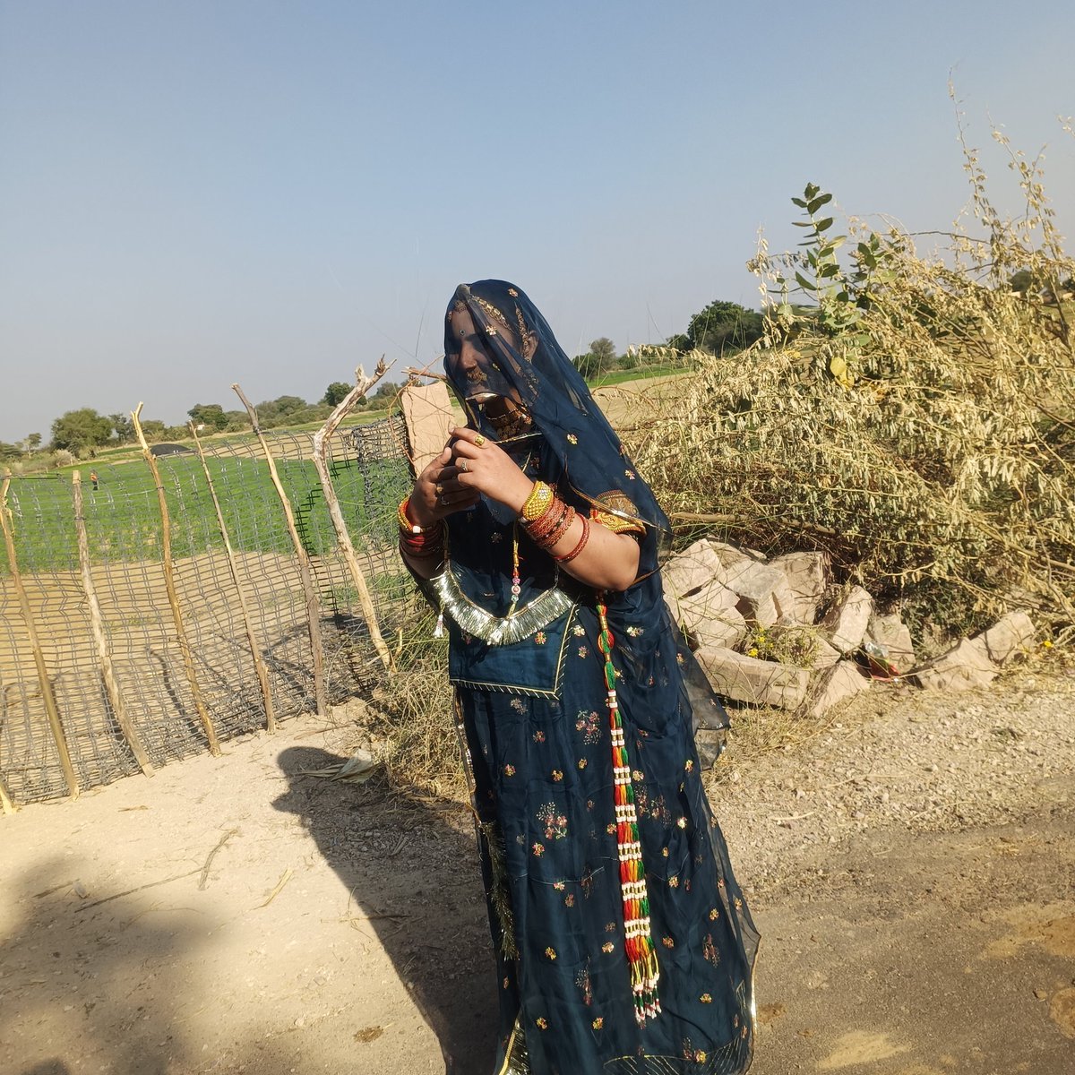 जो अच्छा होता हैं 
   उसे दिखावे कि जरूरत नहीं होती