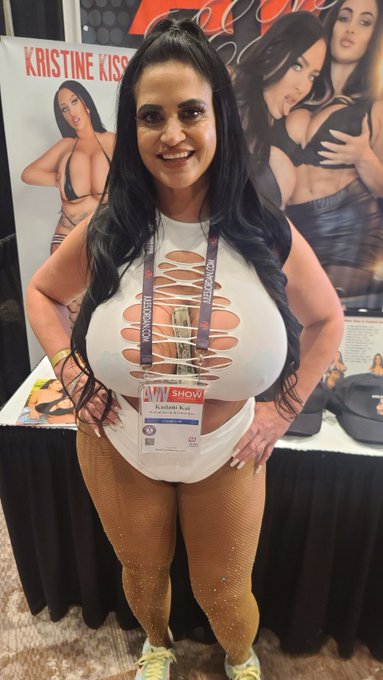 Watch Kailani Kai ❤️'s leaked NSFW photo on TwXstars