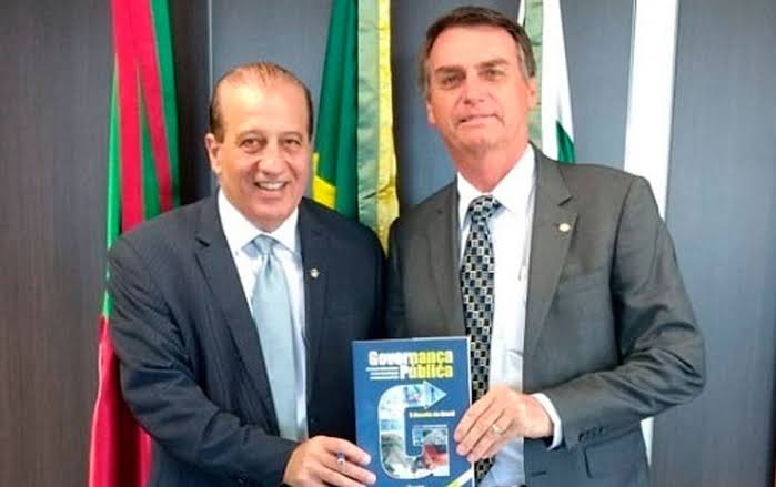 Mas É O Mesmo Augusto Nardes Do TCU, Que Ganha Mais De R$ 100 MIL Por Mês, Tentou Livrar O INELEGÍVEL Do Roubo Das Joias E É ACUSADO De Incentivar O Bolsonaro Para O GOLPE, Quem Está Agora Querendo Impedir O LULA De Pagar R$ 200 Por Mês Para Estudantes De Escolas Públicas?
