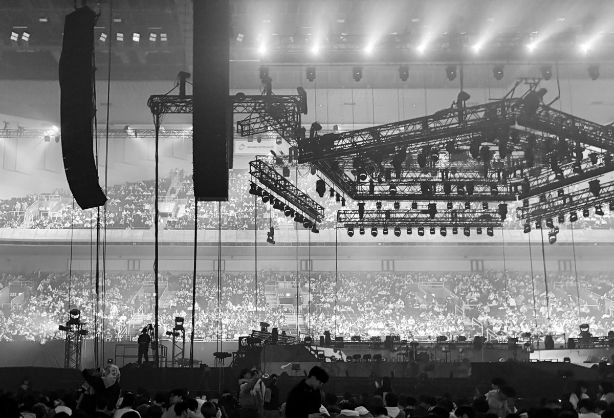 たまアリ スタジアムモード初体験👀👀
38000人🤪壁動く〜ｴﾝﾄﾞｽﾃｰｼﾞ360°仕様そこに現行ｱﾘｰﾅｻｲｽﾞの舞台構成🤣鬼畜の客入れ増し増し‼︎‼︎なので電波📶弱っ‼︎終演後友達と合流ムズっ‼︎飯食えん‼︎(1-2時間待)ｼﾝﾀﾞ‼︎  
ﾗｲﾌﾞは極!最高!良席ｱﾘｶﾞﾄvaws運営!✌︎😇✌︎