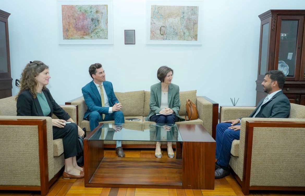 Constructive meeting with Hon. <a href="/arunhema19/">Arun Hemachandra</a>, Deputy Minister of Foreign Affairs and Foreign Employment. We discussed our common 🇱🇰🇨🇭priorities and how we can deepen our economic partnership and our cooperation on good governance, peace, human rights, reconciliation and migration.